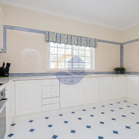 Villa Luxury Suites, Heated Outdoor Pool *