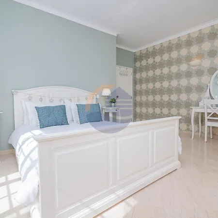 Luxury Suites, Heated Outdoor Pool *