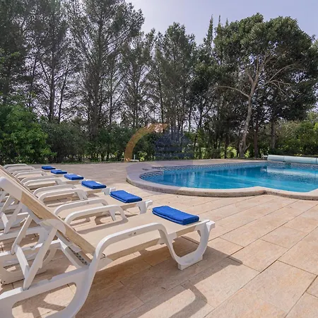 Luxury Suites, Heated Outdoor Pool *