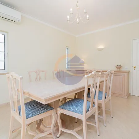 Luxury Suites, Heated Outdoor Pool Villa *