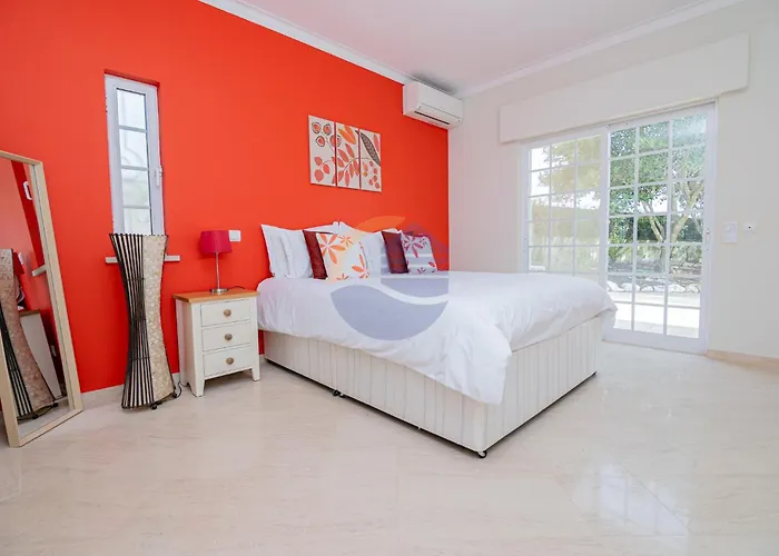 Villa Luxury Suites, Heated Outdoor Pool