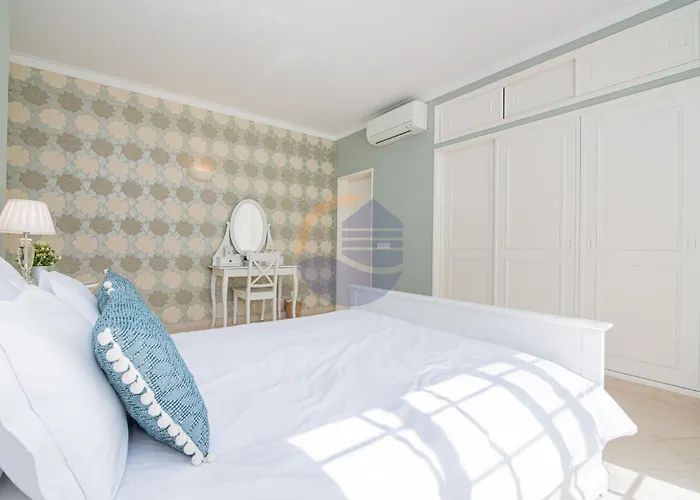 Luxury Suites, Heated Outdoor Pool Villa *