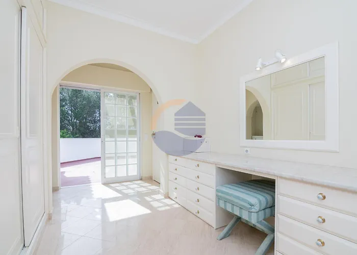 Villa Luxury Suites, Heated Outdoor Pool Portimão