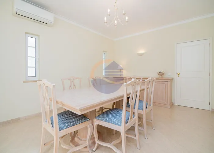 Luxury Suites, Heated Outdoor Pool Villa *