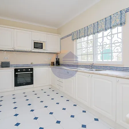 וילה Luxury Suites, Heated Outdoor Pool פורטימאו