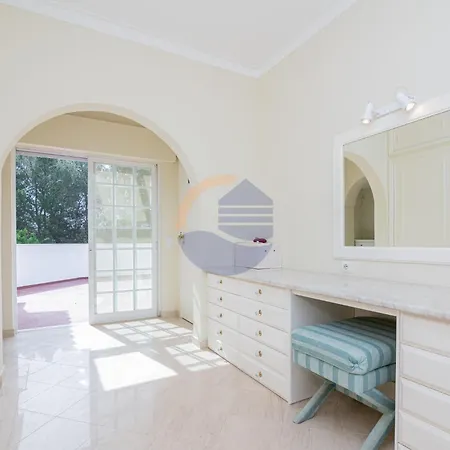 וילה Luxury Suites, Heated Outdoor Pool פורטימאו