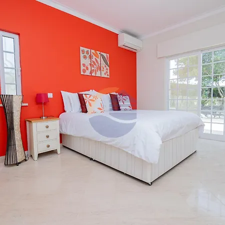 וילה Luxury Suites, Heated Outdoor Pool