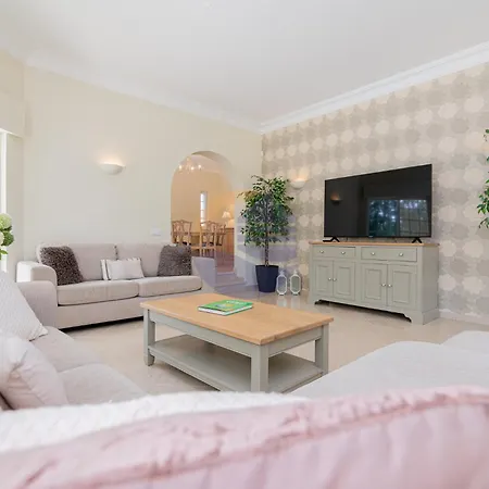 Luxury Suites, Heated Outdoor Pool פורטימאו