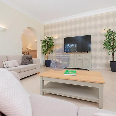 Luxury Suites, Heated Outdoor Pool וילה